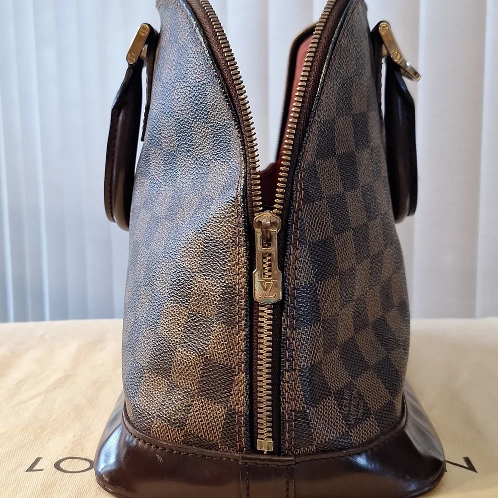 Louis Vuitton Alma - Picture 8 of 16